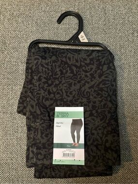 Terra & Sky Paisley Black Soot High Waist Ankle Leggings Plus Size 1X NWT!!!